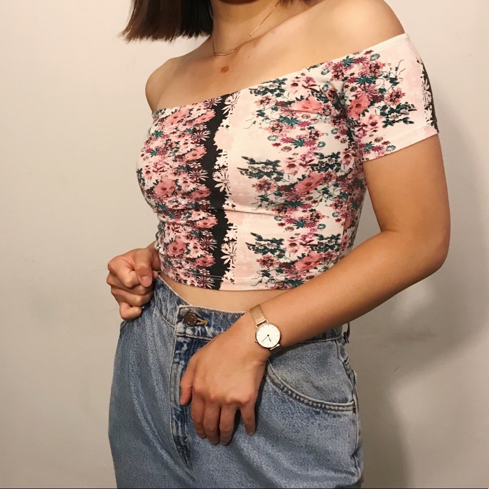 Bershka off the shoulder floral crop top 🌸